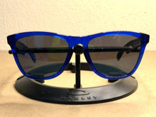 Load image into Gallery viewer, OAK - Oakley Frogskins OCP polished black with Crystal blue frame
