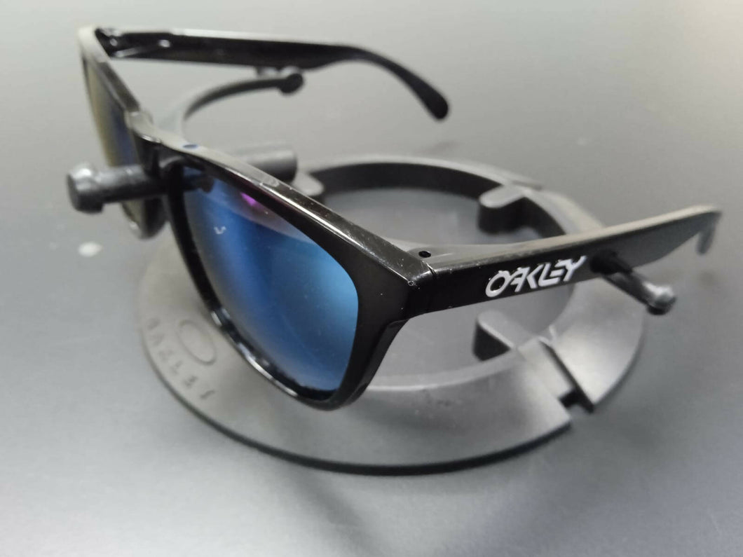 OAK - Used Oakley Frogskins polished black with Sky Blue polarized lens